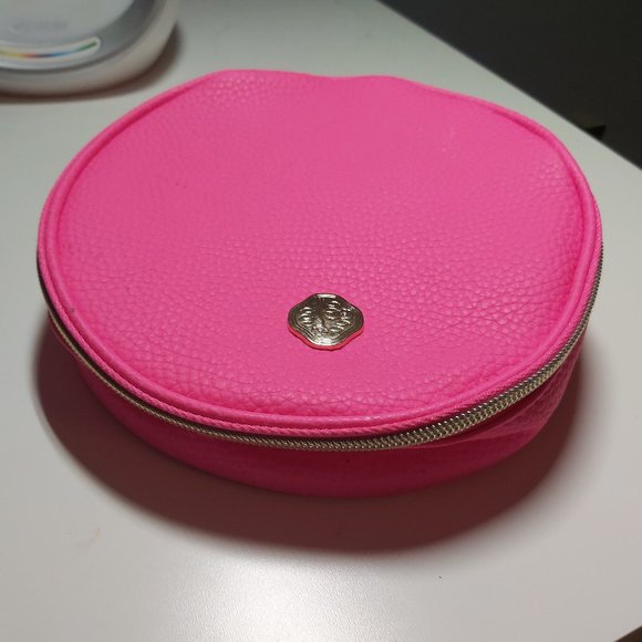 Handbags - 🌟 FREE WITH PURCHASE 🌟 Vintage Pink with gold details circular Clutch